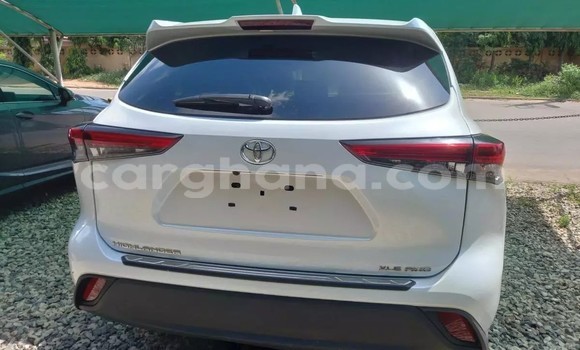 Ra Àlòkù Toyota Highlander funfun Ọkọ̀ in Accra ni Greater Accra Ra Àlòkù Toyota Highlander funfun Ọkọ̀ in Accra ni Greater Accra