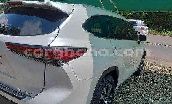 Ra Àlòkù Toyota Highlander funfun Ọkọ̀ in Accra ni Greater Accra Ra Àlòkù Toyota Highlander funfun Ọkọ̀ in Accra ni Greater Accra