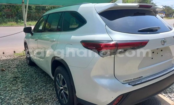 Ra Àlòkù Toyota Highlander funfun Ọkọ̀ in Accra ni Greater Accra Ra Àlòkù Toyota Highlander funfun Ọkọ̀ in Accra ni Greater Accra