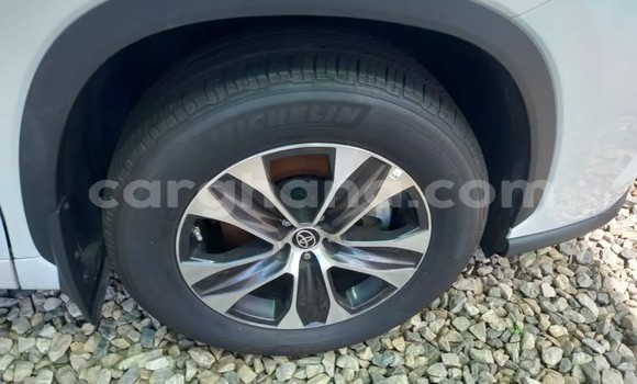 Ra Àlòkù Toyota Highlander funfun Ọkọ̀ in Accra ni Greater Accra Ra Àlòkù Toyota Highlander funfun Ọkọ̀ in Accra ni Greater Accra