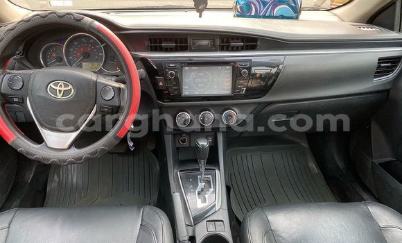 Sayi Na hannu Toyota Corolla Azurfa Mota in Takoradi a Yamma Sayi Na hannu Toyota Corolla Azurfa Mota in Takoradi a Yamma
