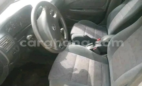 Ra Àlòkù Toyota Corolla funfun Ọkọ̀ in Iwọn didun ni Oorun Ra Àlòkù Toyota Corolla funfun Ọkọ̀ in Iwọn didun ni Oorun