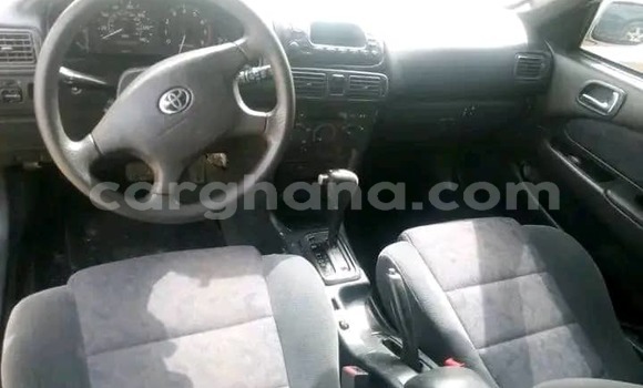 Ra Àlòkù Toyota Corolla funfun Ọkọ̀ in Iwọn didun ni Oorun Ra Àlòkù Toyota Corolla funfun Ọkọ̀ in Iwọn didun ni Oorun