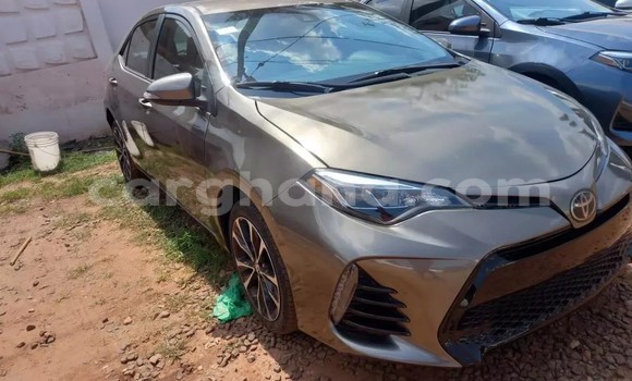 Sayi Na hannu Toyota Corolla Brown Mota in Accra a Greater Accra