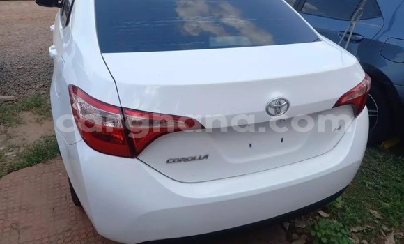 Sayi Na hannu Toyota Corolla White Mota in Accra a Greater Accra Sayi Na hannu Toyota Corolla White Mota in Accra a Greater Accra