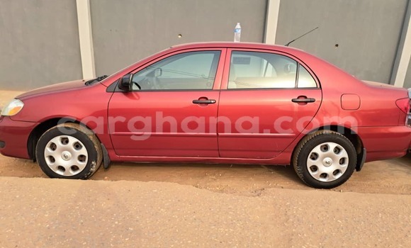 Ra Àlòkù Toyota Corolla Red Ọkọ̀ in Iwọn didun ni Oorun Ra Àlòkù Toyota Corolla Red Ọkọ̀ in Iwọn didun ni Oorun