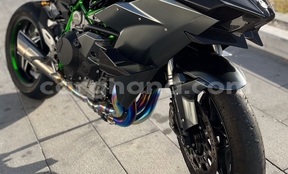 Sayi Na hannu Kawasaki H Azurfa Motsi in Accra a Greater Accra