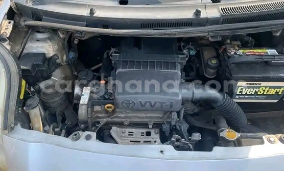 Sayi Na hannu Toyota Vitz White Mota in Accra a Greater Accra Sayi Na hannu Toyota Vitz White Mota in Accra a Greater Accra