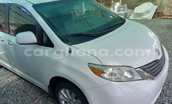 Buy Used Toyota Sienna White Car in Accra in Greater Accra