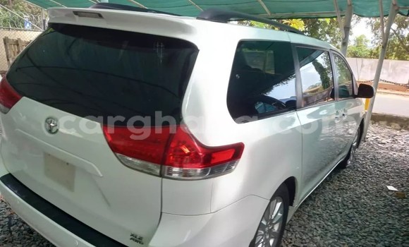 Buy Used Toyota Sienna White Car in Accra in Greater Accra Buy Used Toyota Sienna White Car in Accra in Greater Accra