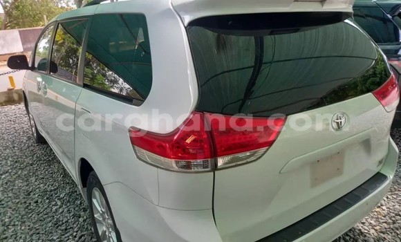 Buy Used Toyota Sienna White Car in Accra in Greater Accra Buy Used Toyota Sienna White Car in Accra in Greater Accra