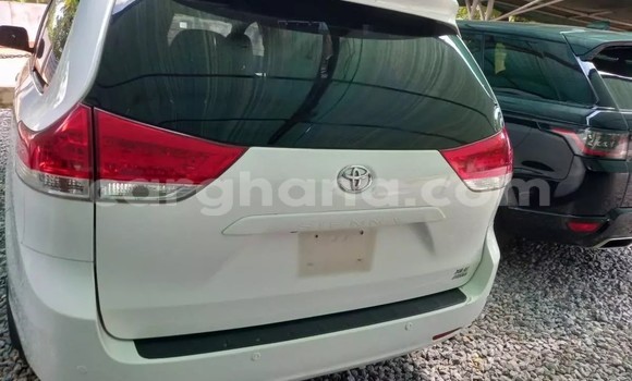 Buy Used Toyota Sienna White Car in Accra in Greater Accra Buy Used Toyota Sienna White Car in Accra in Greater Accra