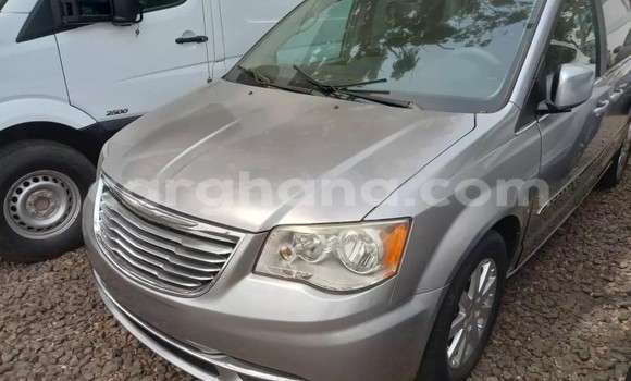 Sayi Na hannu Chrysler Town & Country Azurfa Mota in Accra a Greater Accra Sayi Na hannu Chrysler Town & Country Azurfa Mota in Accra a Greater Accra