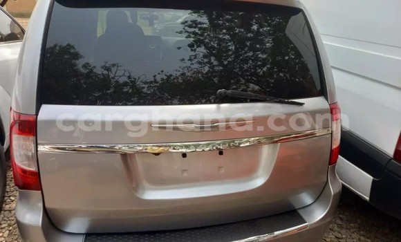 Sayi Na hannu Chrysler Town & Country Azurfa Mota in Accra a Greater Accra Sayi Na hannu Chrysler Town & Country Azurfa Mota in Accra a Greater Accra