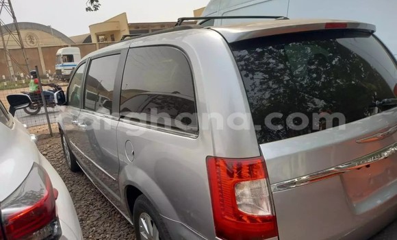 Sayi Na hannu Chrysler Town & Country Azurfa Mota in Accra a Greater Accra Sayi Na hannu Chrysler Town & Country Azurfa Mota in Accra a Greater Accra