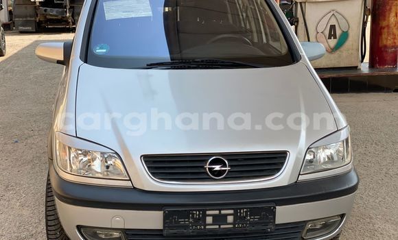 Sayi Na hannu Opel Zafira Azurfa Mota in Takoradi a Yamma