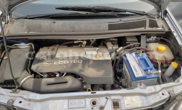 Ra Àlòkù Opel Zafira Silver Ọkọ̀ in Iwọn didun ni Oorun Ra Àlòkù Opel Zafira Silver Ọkọ̀ in Iwọn didun ni Oorun