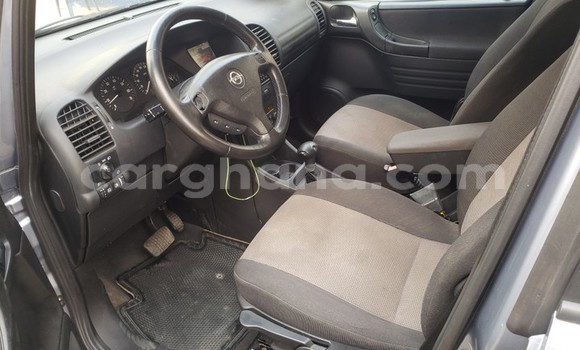 Ra Àlòkù Opel Zafira Silver Ọkọ̀ in Iwọn didun ni Oorun Ra Àlòkù Opel Zafira Silver Ọkọ̀ in Iwọn didun ni Oorun