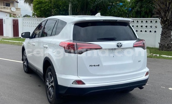 Buy Used Toyota RAV4 White Car in Accra in Greater Accra Buy Used Toyota RAV4 White Car in Accra in Greater Accra