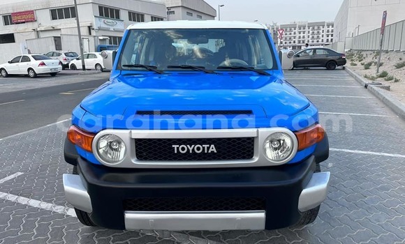 Sayi Na hannu Toyota FJ Cruiser Blue Mota in Accra a Greater Accra