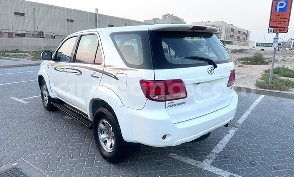 Ra Àlòkù Toyota Fortuner funfun Ọkọ̀ in Accra ni Greater Accra