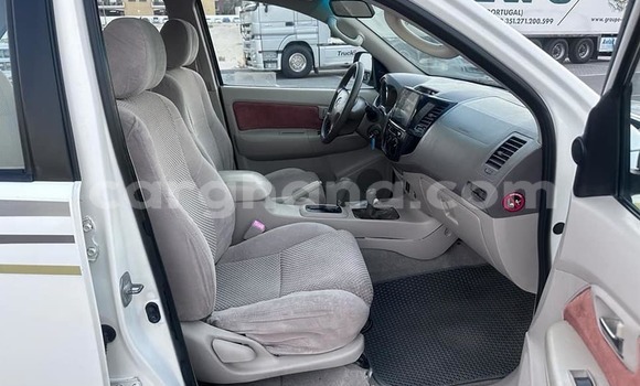 Ra Àlòkù Toyota Fortuner funfun Ọkọ̀ in Accra ni Greater Accra Ra Àlòkù Toyota Fortuner funfun Ọkọ̀ in Accra ni Greater Accra