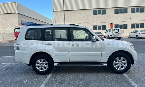 Ra Àlòkù Mitsubishi Pajero funfun Ọkọ̀ in Accra ni Greater Accra Ra Àlòkù Mitsubishi Pajero funfun Ọkọ̀ in Accra ni Greater Accra