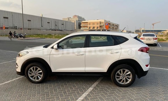 Ra Àlòkù Hyundai Tucson funfun Ọkọ̀ in Accra ni Greater Accra Ra Àlòkù Hyundai Tucson funfun Ọkọ̀ in Accra ni Greater Accra