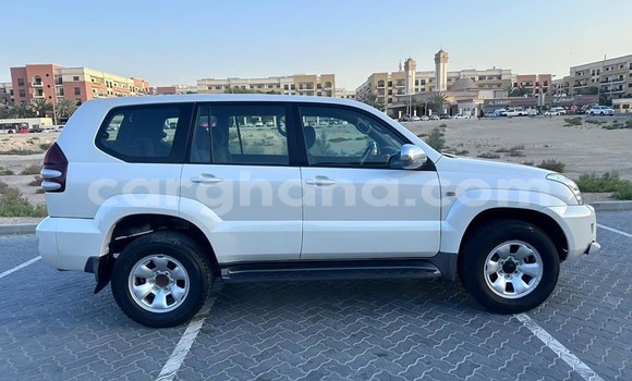 Ra Àlòkù Toyota Prado funfun Ọkọ̀ in Accra ni Greater Accra Ra Àlòkù Toyota Prado funfun Ọkọ̀ in Accra ni Greater Accra