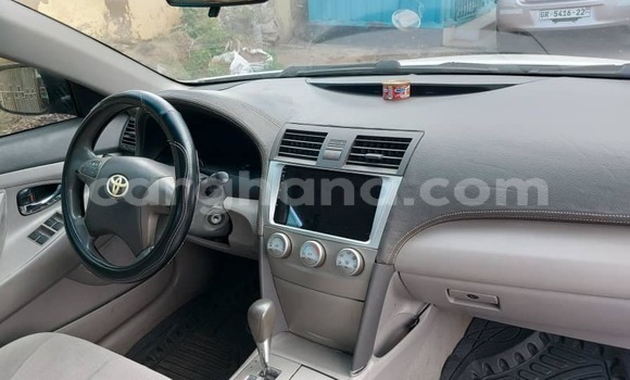 Sayi Na hannu Toyota Camry White Mota in Accra a Greater Accra Sayi Na hannu Toyota Camry White Mota in Accra a Greater Accra
