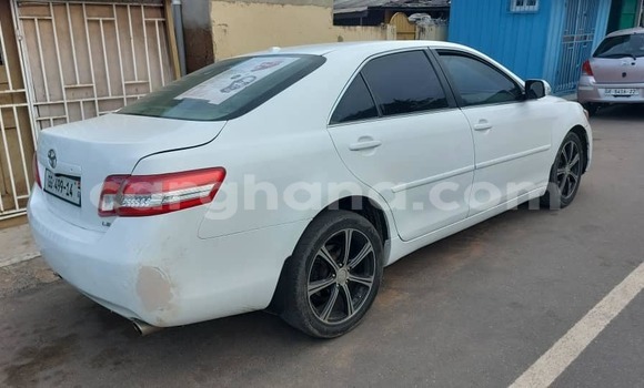 Sayi Na hannu Toyota Camry White Mota in Accra a Greater Accra Sayi Na hannu Toyota Camry White Mota in Accra a Greater Accra
