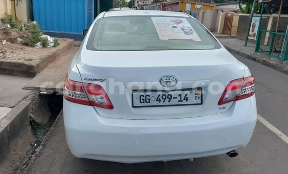 Sayi Na hannu Toyota Camry White Mota in Accra a Greater Accra Sayi Na hannu Toyota Camry White Mota in Accra a Greater Accra