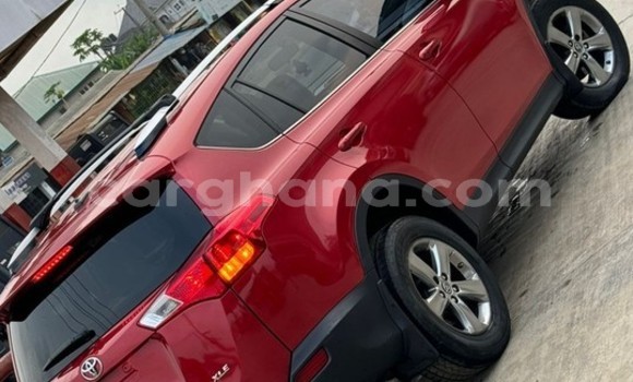 Ra Àlòkù Toyota RAV4 Red Ọkọ̀ in Iwọn didun ni Oorun Ra Àlòkù Toyota RAV4 Red Ọkọ̀ in Iwọn didun ni Oorun