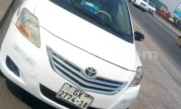 Buy Used Toyota Yaris White Car in Accra in Greater Accra Buy Used Toyota Yaris White Car in Accra in Greater Accra