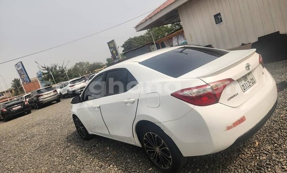 Sayi Na hannu Toyota Corolla White Mota in Accra a Greater Accra Sayi Na hannu Toyota Corolla White Mota in Accra a Greater Accra