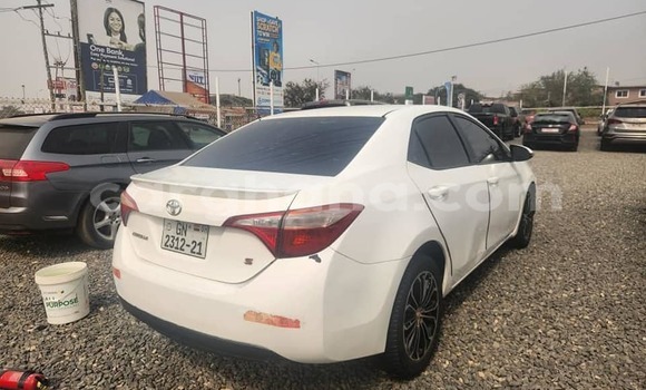 Sayi Na hannu Toyota Corolla White Mota in Accra a Greater Accra Sayi Na hannu Toyota Corolla White Mota in Accra a Greater Accra