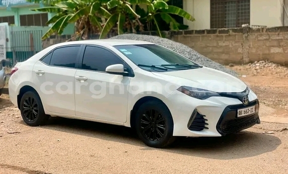 Ra Àlòkù Toyota Corolla funfun Ọkọ̀ in Accra ni Greater Accra Ra Àlòkù Toyota Corolla funfun Ọkọ̀ in Accra ni Greater Accra