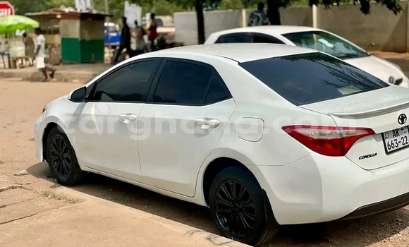 Ra Àlòkù Toyota Corolla funfun Ọkọ̀ in Accra ni Greater Accra Ra Àlòkù Toyota Corolla funfun Ọkọ̀ in Accra ni Greater Accra