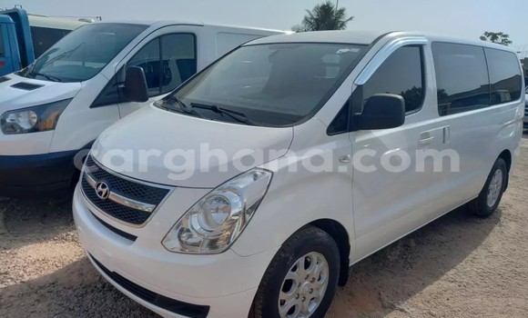 Ra Àlòkù Hyundai Starex (H-1) funfun Ọkọ̀ in Accra ni Greater Accra