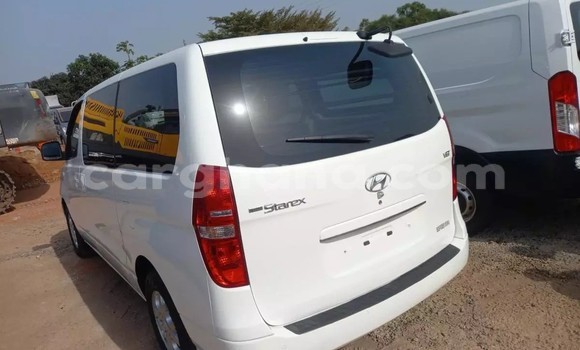 Sayi Na hannu Hyundai Starex (H-1) White Mota in Accra a Greater Accra Sayi Na hannu Hyundai Starex (H-1) White Mota in Accra a Greater Accra