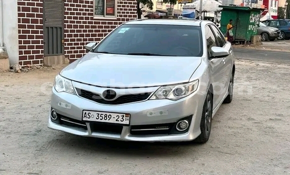Sayi Na hannu Toyota Camry Azurfa Mota in Accra a Greater Accra