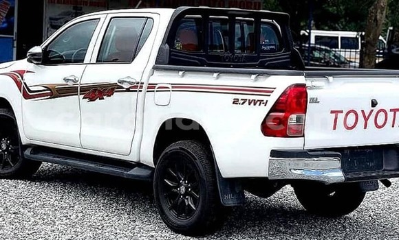 Sayi Na hannu Toyota Hilux White Mota in Aburi a Gabas Sayi Na hannu Toyota Hilux White Mota in Aburi a Gabas
