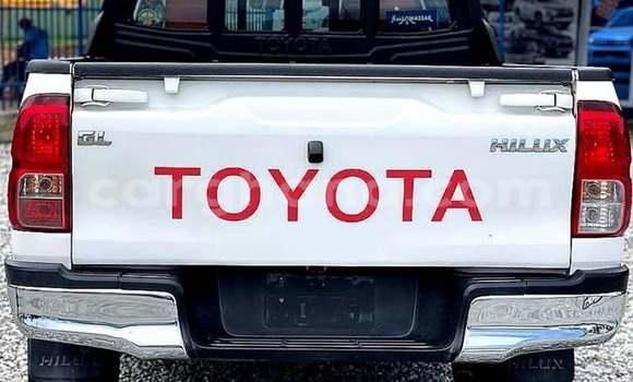 Sayi Na hannu Toyota Hilux White Mota in Aburi a Gabas Sayi Na hannu Toyota Hilux White Mota in Aburi a Gabas