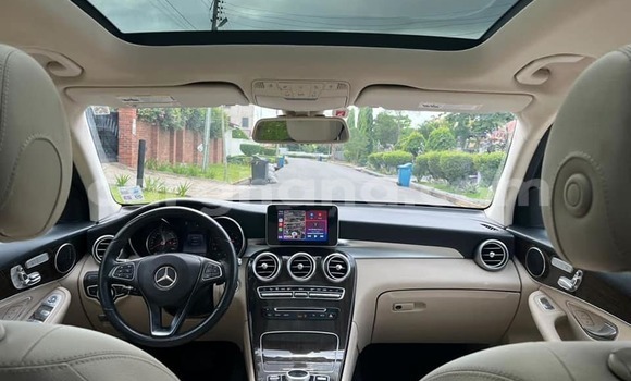 Sayi Na hannu Mercedes-Benz GLC 250D Red Mota in Abura a Tsakiya Sayi Na hannu Mercedes-Benz GLC 250D Red Mota in Abura a Tsakiya