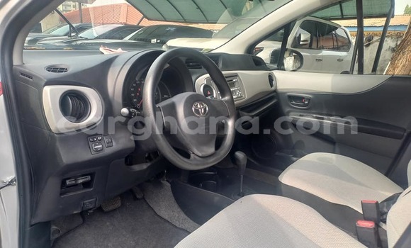 Sayi Na hannu Toyota Vitz Sauran Mota in Abura a Tsakiya Sayi Na hannu Toyota Vitz Sauran Mota in Abura a Tsakiya