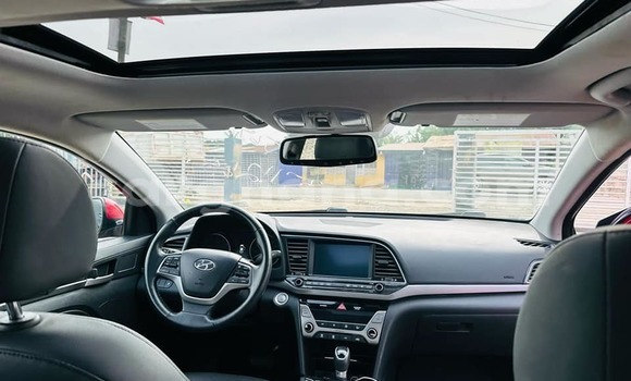 Sayi Na hannu Hyundai Elantra Red Mota in Abura a Tsakiya Sayi Na hannu Hyundai Elantra Red Mota in Abura a Tsakiya