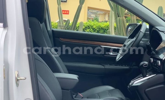 Sayi Na hannu Honda CR–V White Mota in Abura a Tsakiya Sayi Na hannu Honda CR–V White Mota in Abura a Tsakiya