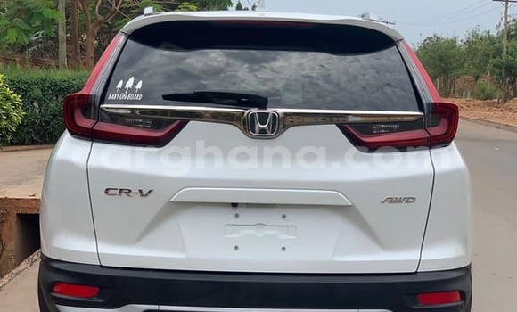 Sayi Na hannu Honda CR–V White Mota in Abura a Tsakiya Sayi Na hannu Honda CR–V White Mota in Abura a Tsakiya