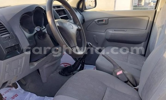 Ra Àlòkù Toyota Hilux funfun Ọkọ̀ in Accra ni Greater Accra Ra Àlòkù Toyota Hilux funfun Ọkọ̀ in Accra ni Greater Accra