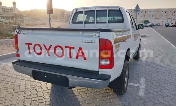 Ra Àlòkù Toyota Hilux funfun Ọkọ̀ in Accra ni Greater Accra Ra Àlòkù Toyota Hilux funfun Ọkọ̀ in Accra ni Greater Accra